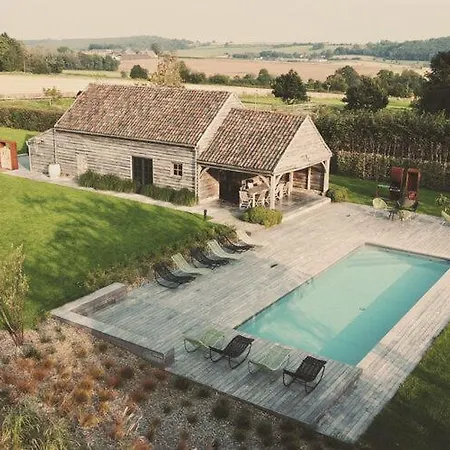 펜션 Splendid Castle In Perwez-Haillot With Sun-Loungers *