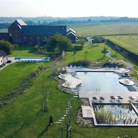 펜션 Splendid Castle In Perwez-Haillot With Sun-Loungers *