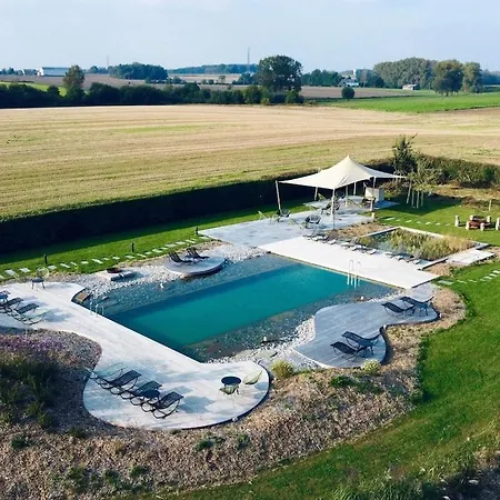 Splendid Castle In Perwez-Haillot With Sun-Loungers 펜션 *