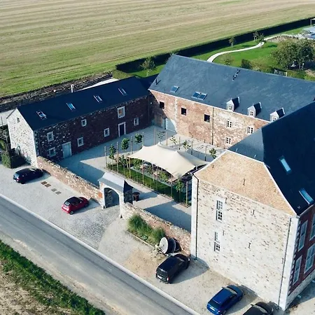 Splendid Castle In Perwez-Haillot With Sun-Loungers 펜션 *