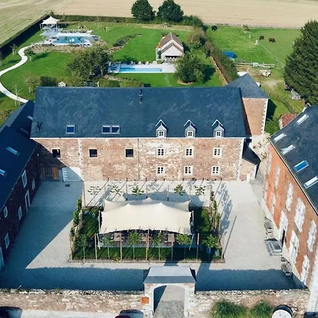 Splendid Castle In Perwez-Haillot With Sun-Loungers
