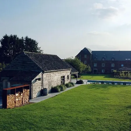 펜션 Splendid Castle In Perwez-Haillot With Sun-Loungers *